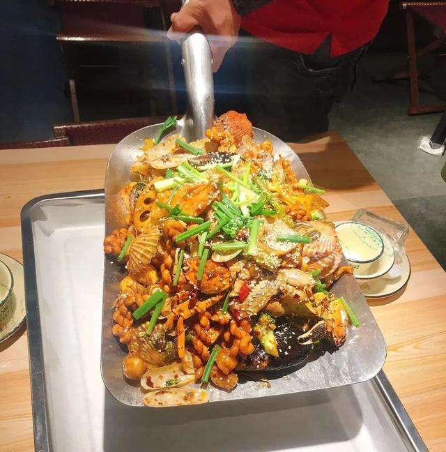 卧龙手抓海鲜加盟